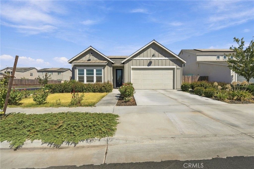 102 E Tyler Avenue, Visalia