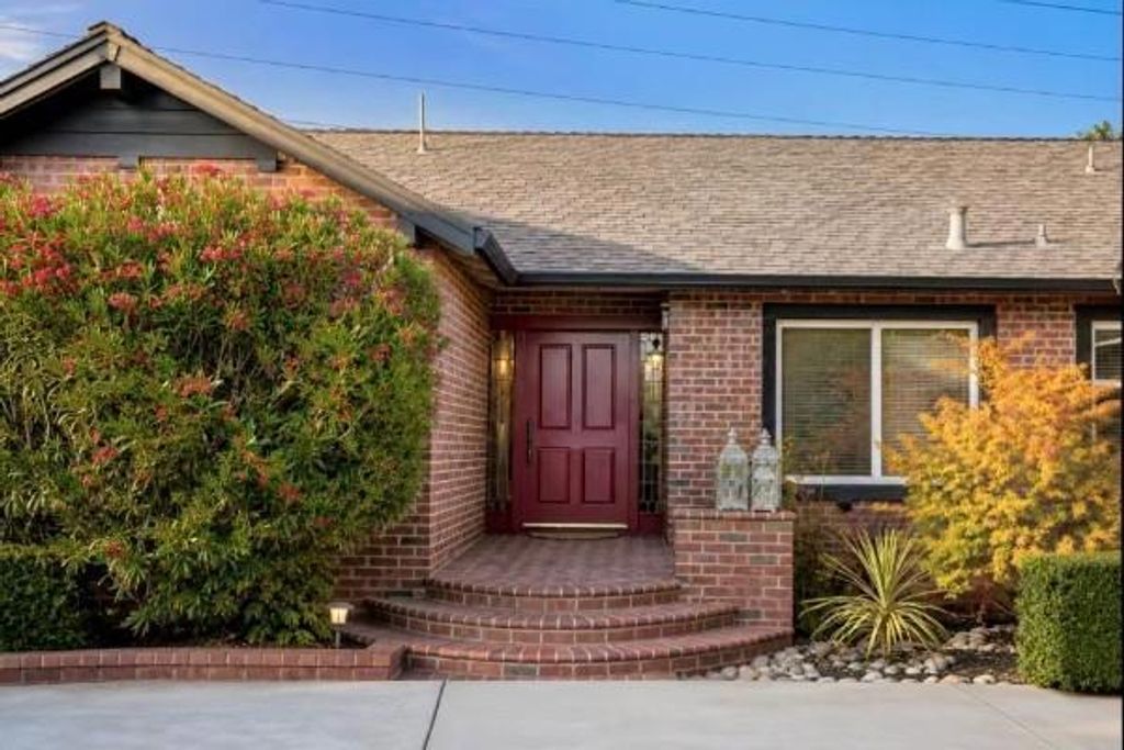 12498 Sumner Drive, Saratoga
