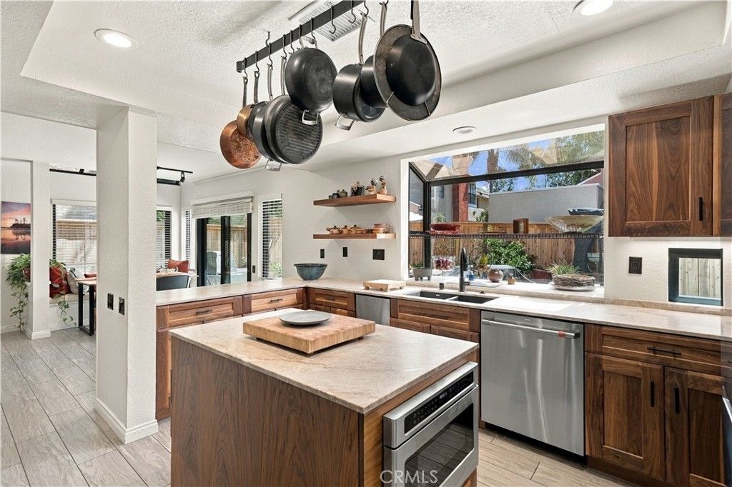 22622 Wood Shadow Lane, Lake Forest