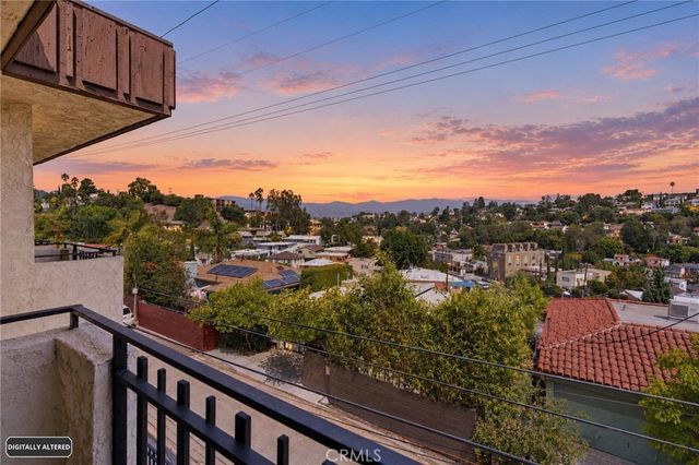2431 Claremont, Los Angeles