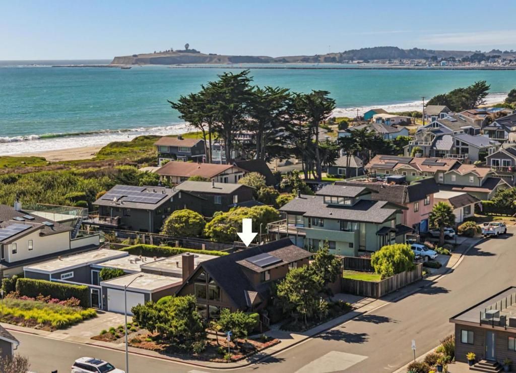 213 Roosevelt Boulevard, Half Moon Bay