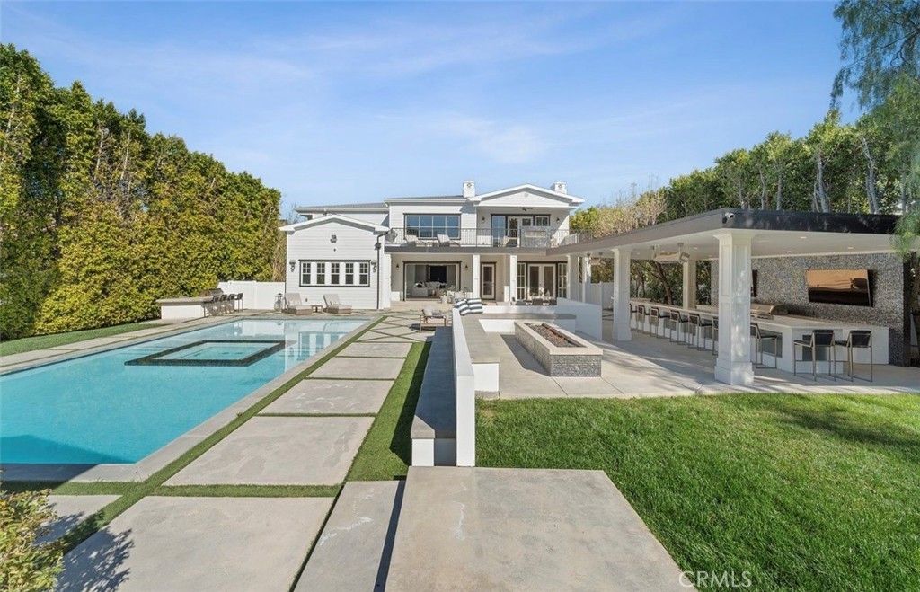 17528 Jayden Lane, Encino