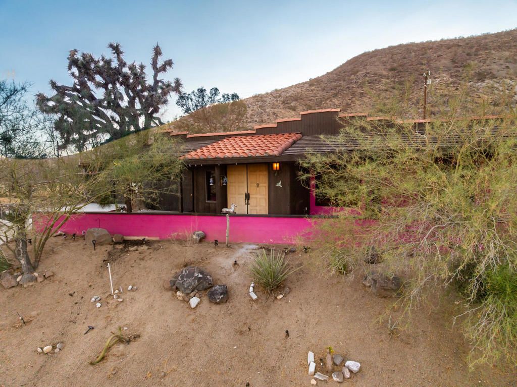2476 Old Woman Springs Road, Yucca Valley