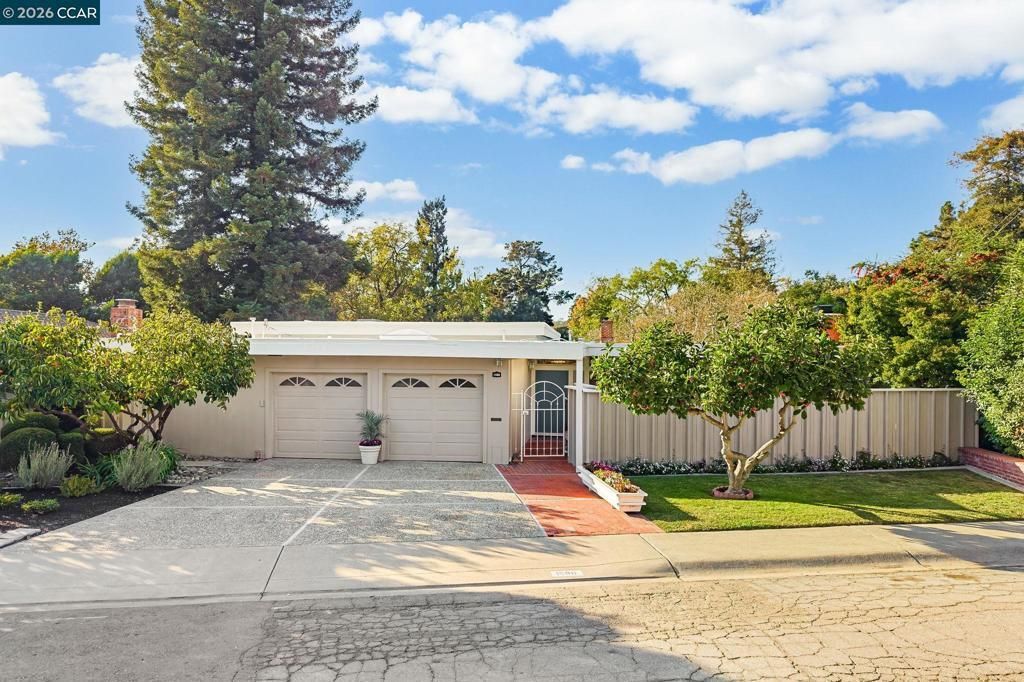 1590 Daniels Dr, San Leandro