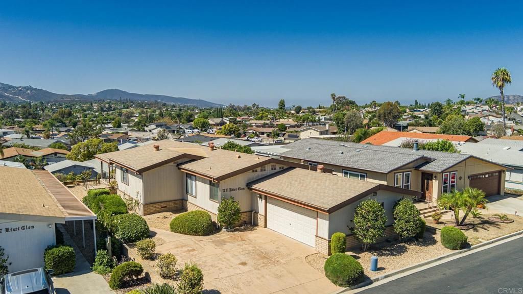 1711 Kiwi, Escondido