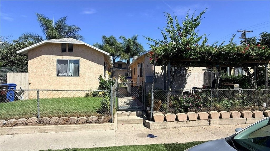 823 W 81st, Los Angeles