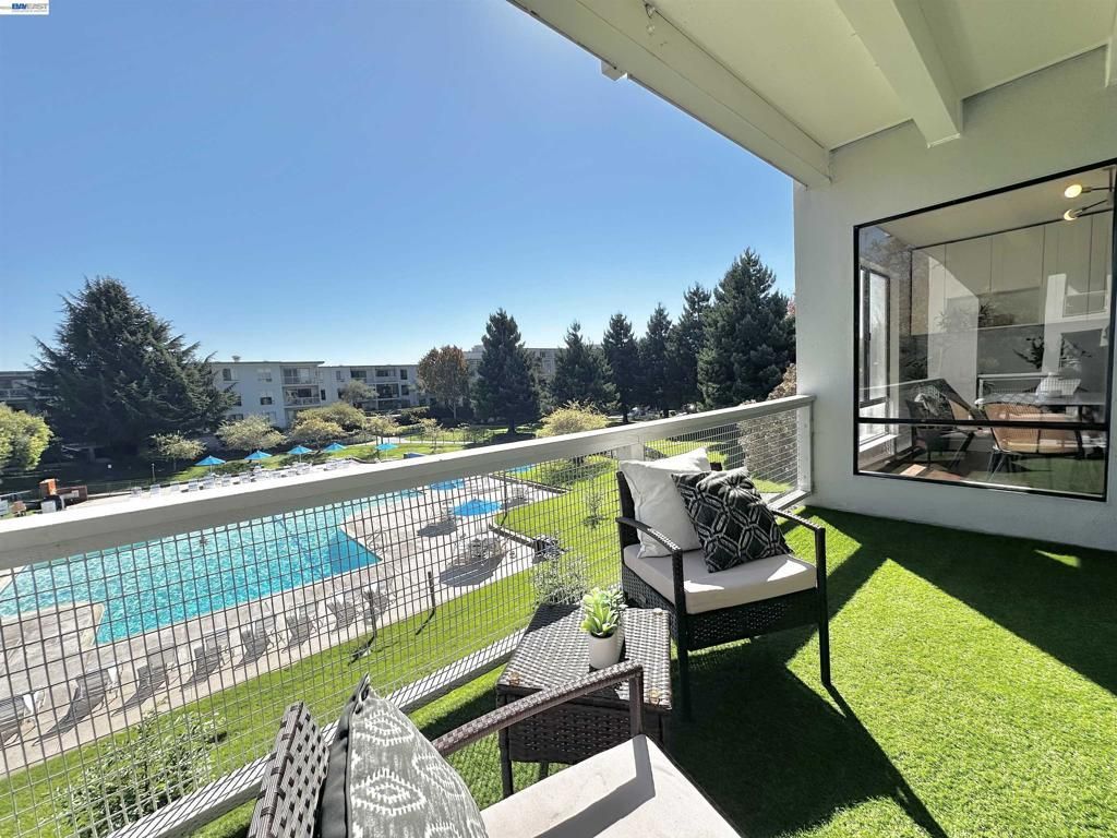 6 Commodore Drive # C337, Emeryville