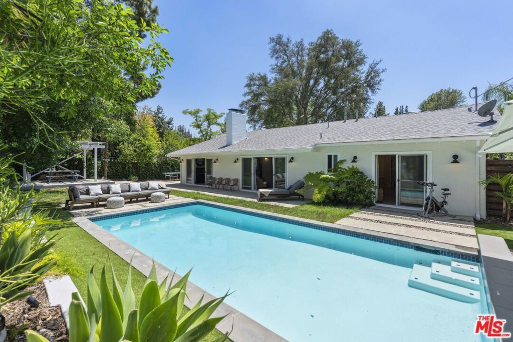 23023 Gainford Street, Woodland Hills