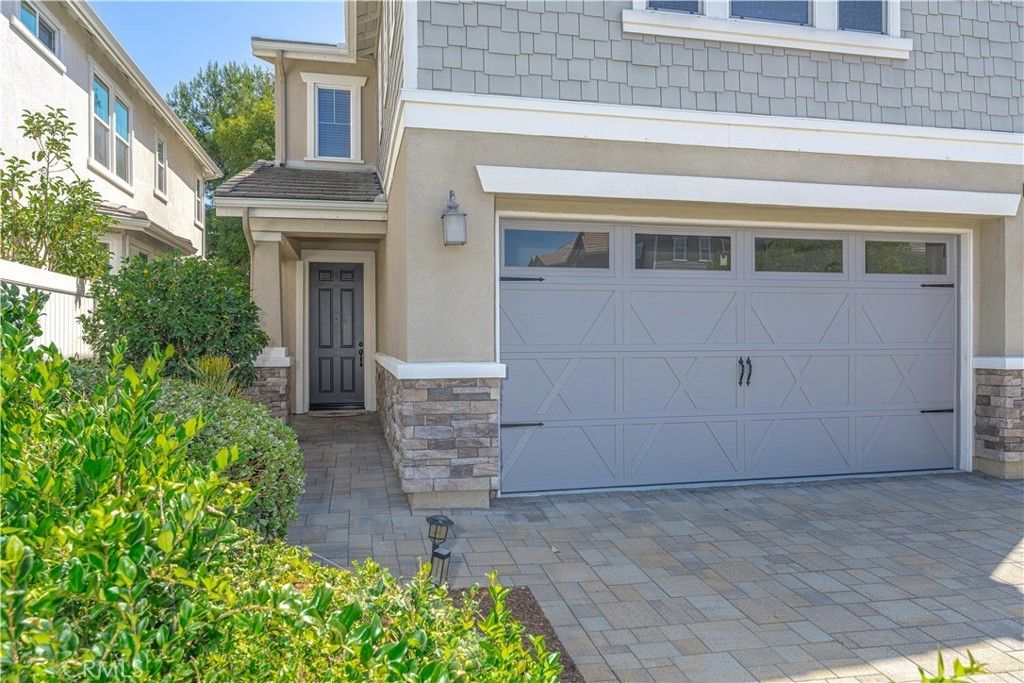 22 Willow Way, Lake Forest