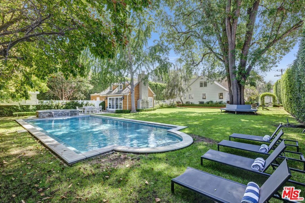 15235 Valley Vista Boulevard, Los Angeles