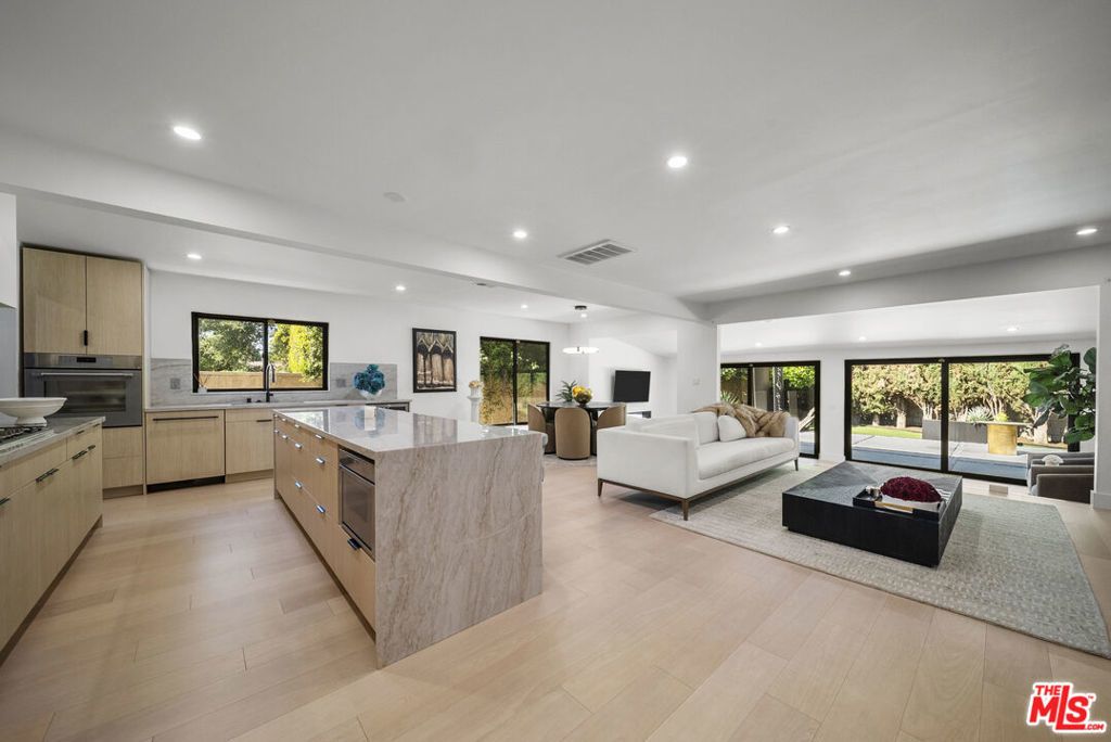 15431 Milbank Street, Encino