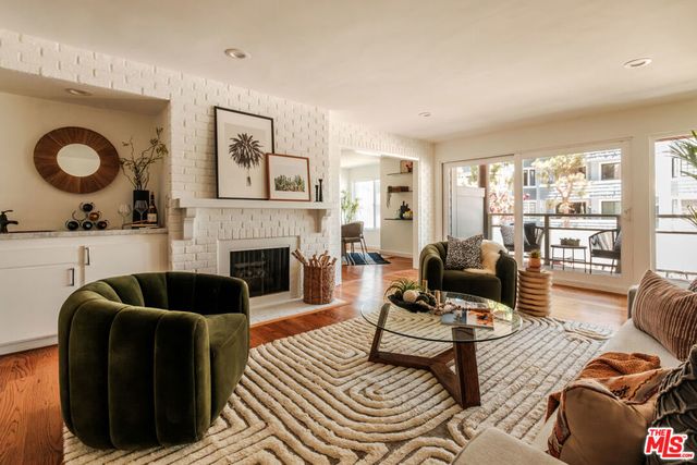 4350 Via Dolce # 107, Los Angeles