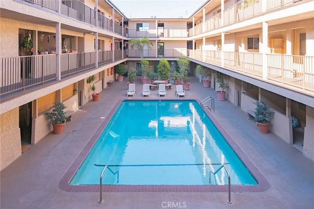 2501 W Redondo Beach, Gardena