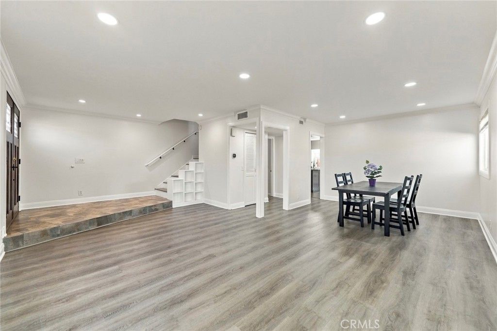 4435 Larwin, Cypress