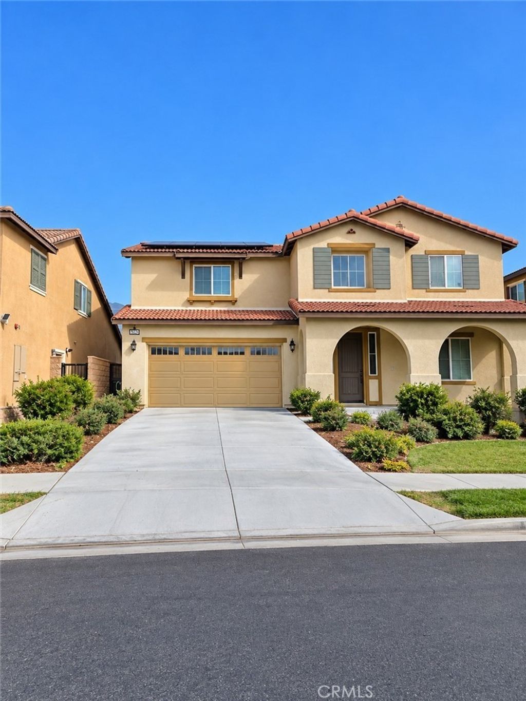 15724 Parry Peak, Fontana