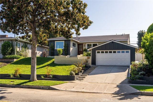 5754 W 74th St, Los Angeles