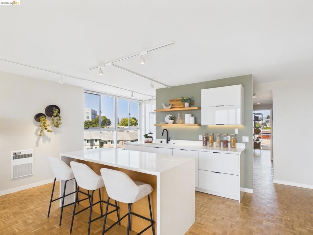 320 Lee St # 702, Oakland
