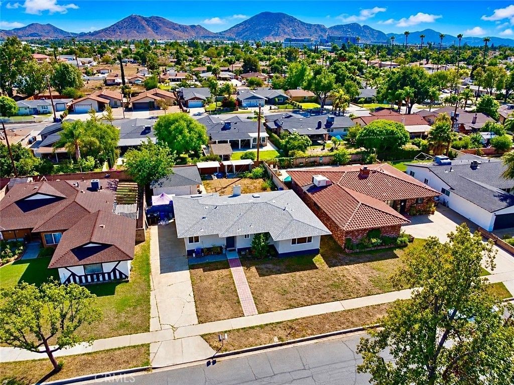 17359 Hawthorne Avenue, Fontana