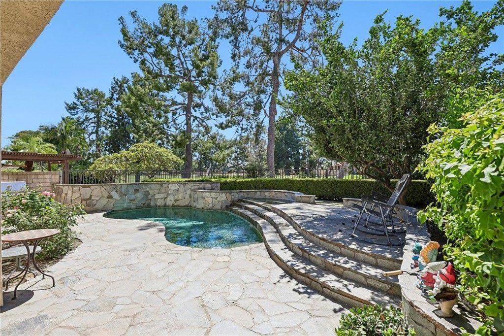 1215 Holt, Placentia
