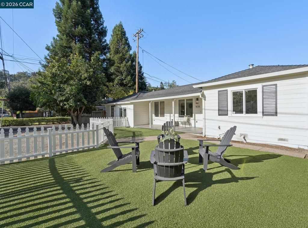 939 Mountain View Dr, Lafayette
