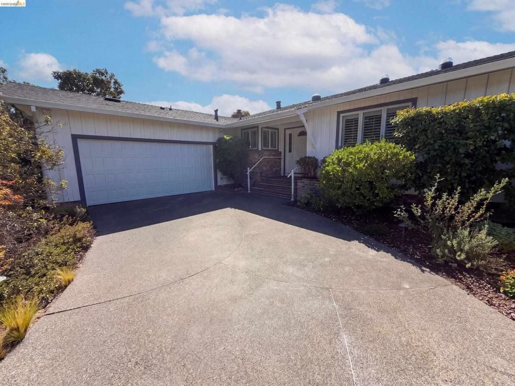 447 Via Del Plano, Novato