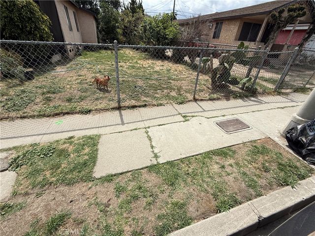 10734 Weigand, Los Angeles