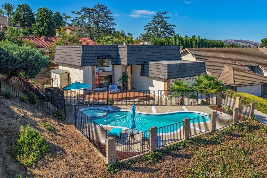 20512 Starshine, Walnut