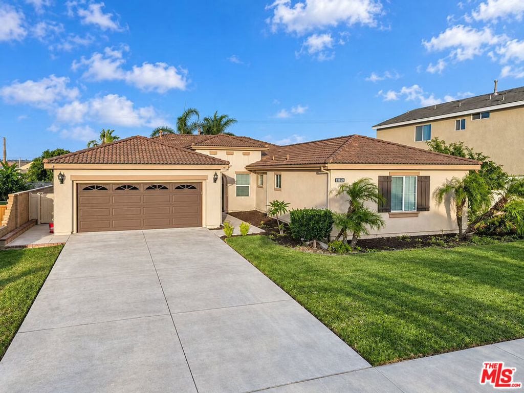 17886 Robusta Drive, Riverside