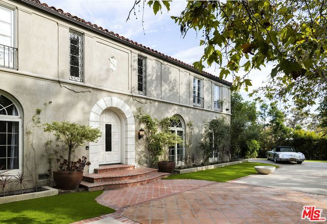 460 S Las Palmas Avenue, Los Angeles