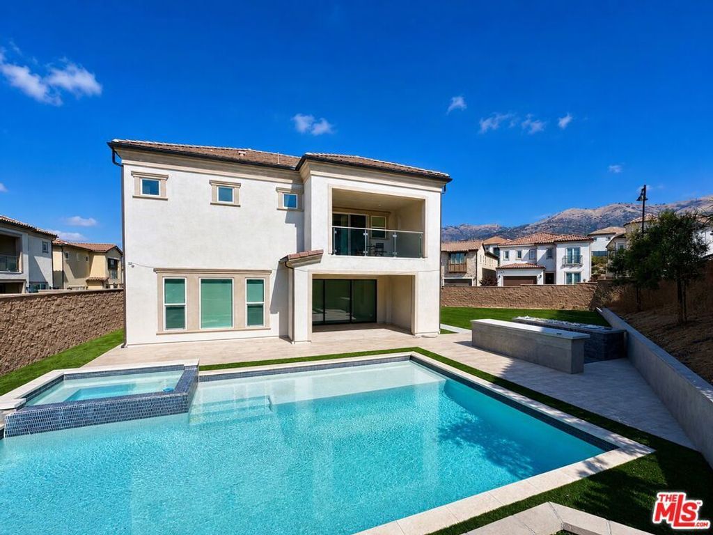 12316 N Finch Court, Porter Ranch