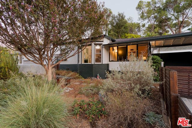 3822 York Boulevard, Los Angeles
