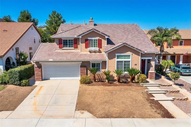 152 Alabaster Loop, Perris