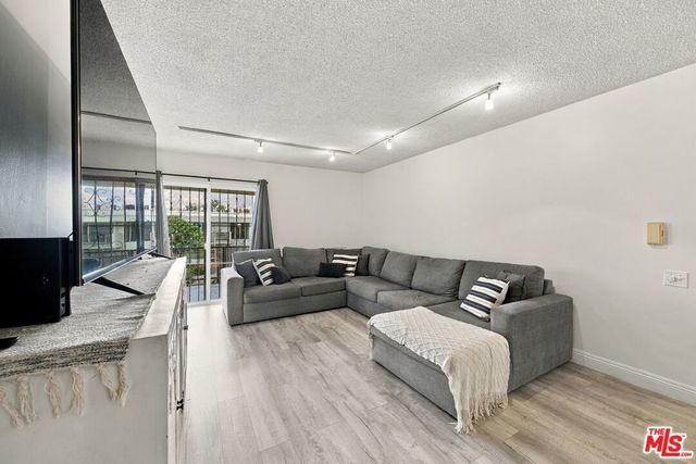3166 S Sepulveda Boulevard # 6, Los Angeles