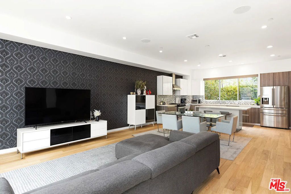 6728 W Hepburn Way, Los Angeles