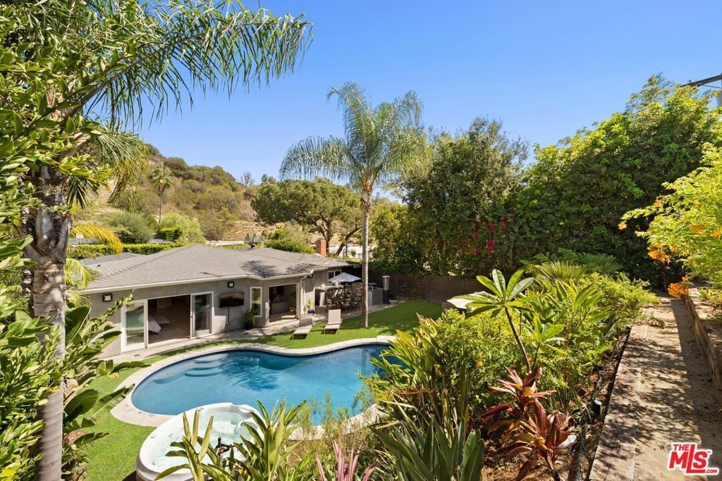 8142 Amor Road, Los Angeles