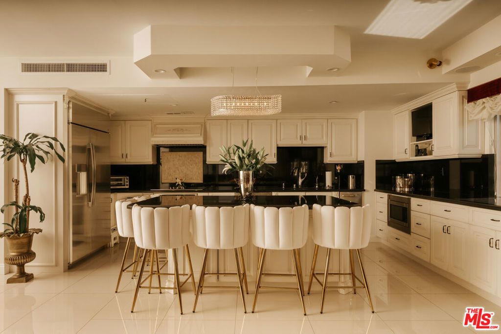 10450 Wilshire Boulevard # 4j, Los Angeles