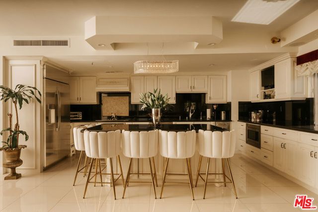 10450 Wilshire Boulevard # 4j, Los Angeles