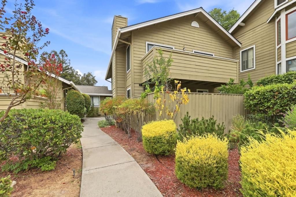 14527 Oak Street, Saratoga