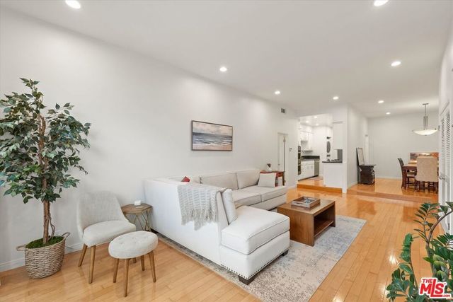 11947 Dorothy Street # 203, Los Angeles