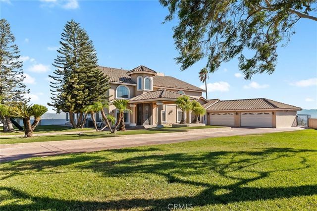 7077 Thunder Ridge Road, Jurupa Valley