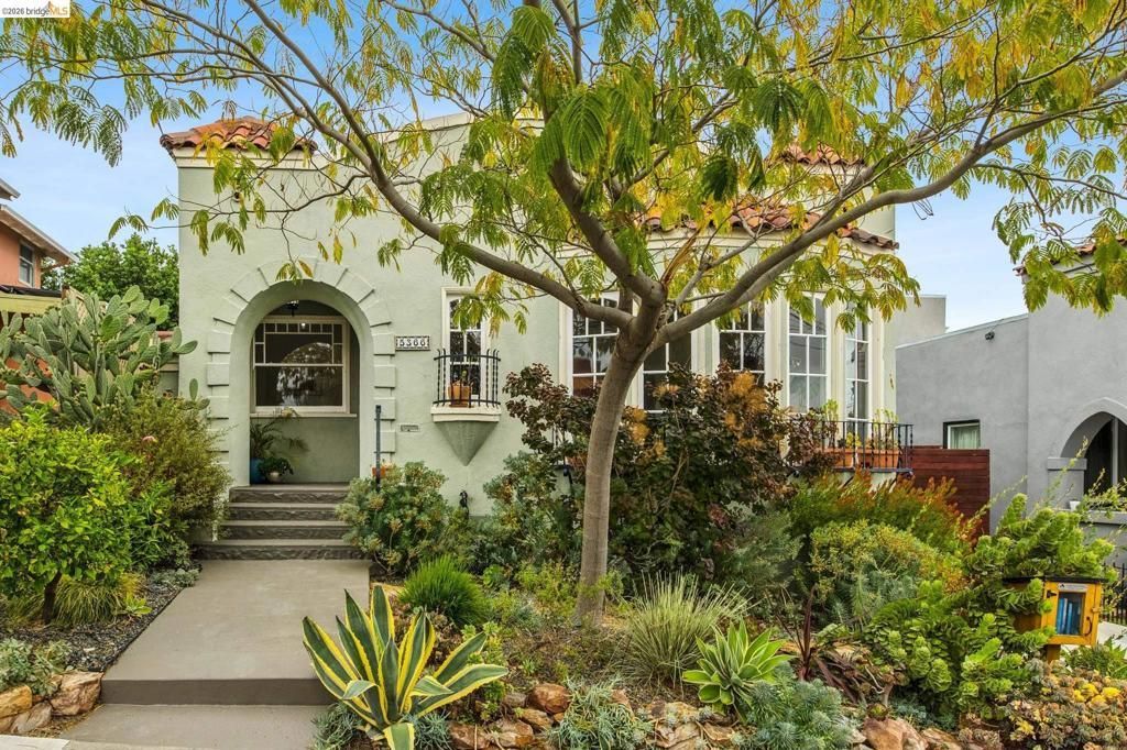 5366 Walnut, Oakland