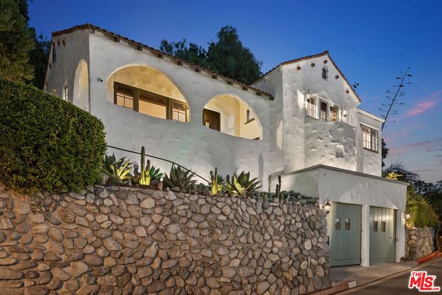 1224 Oberlin Drive, Glendale