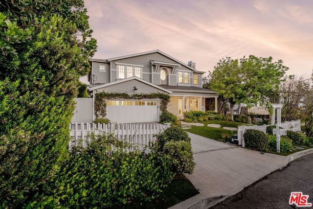 1014 El Medio Avenue, Los Angeles