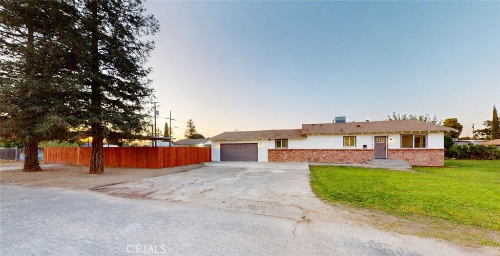 20943 S Castro, Laton