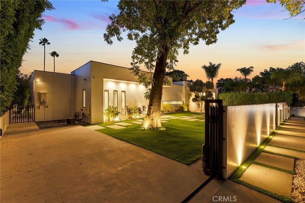 20141 Wells Drive, Woodland Hills