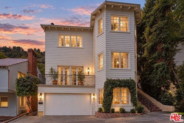 9835 Portola Drive, Los Angeles