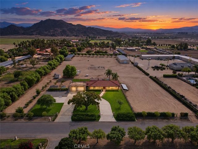 25124 Los Rancherias, Hemet