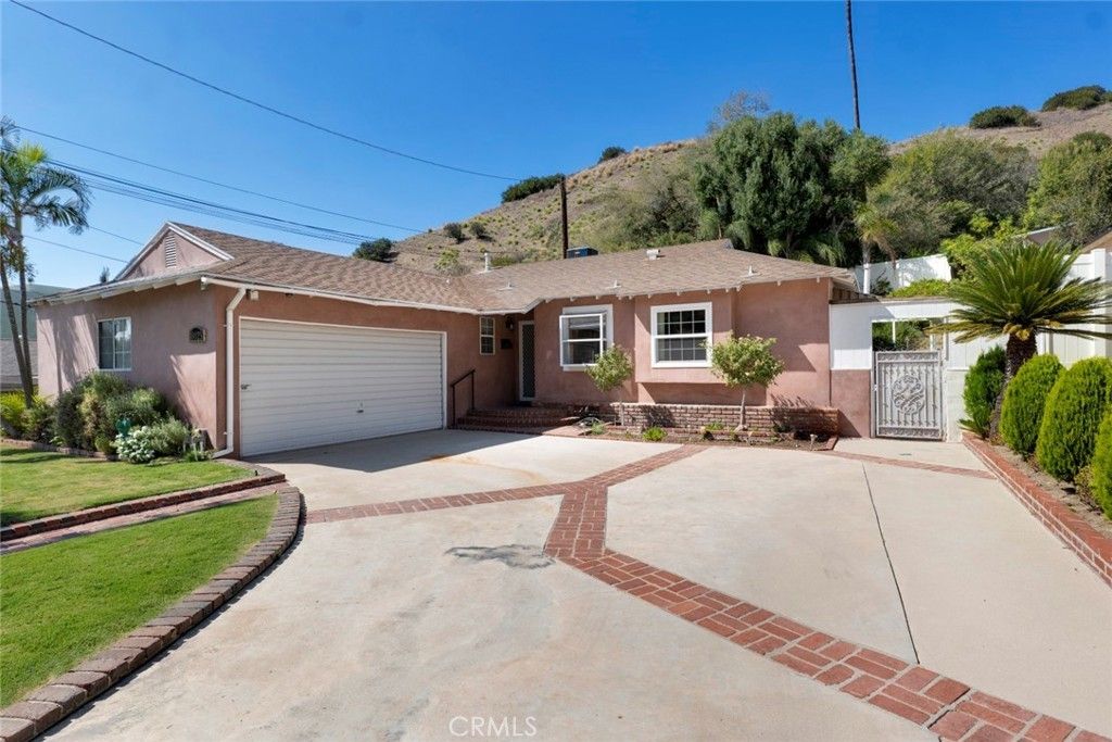 10025 Roscoe Boulevard, Sun Valley
