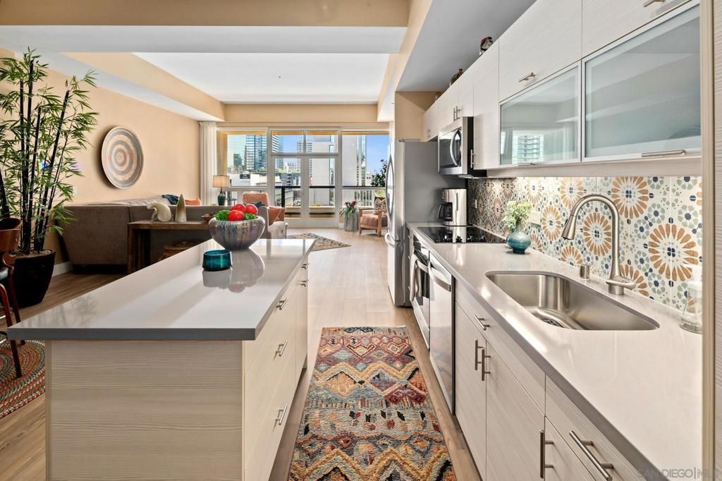 350 W Ash St # 809, San Diego