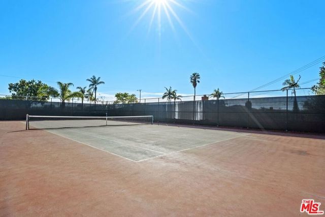 5435 W 64th Street, Los Angeles